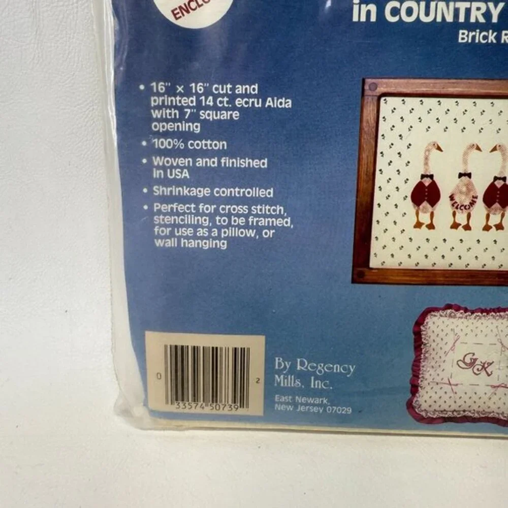 Evenweave Fabrics in Country Lane‎ Brick Red Square 16